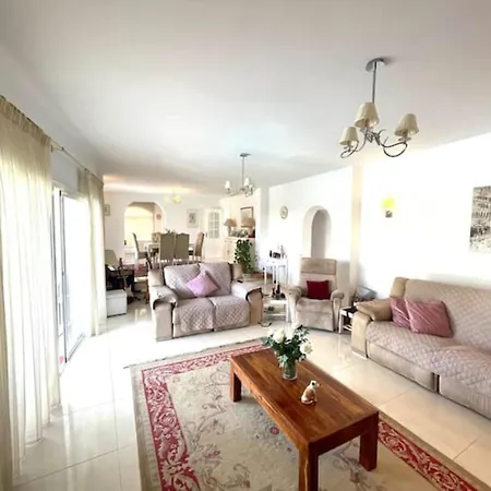 Flores De Cabopino Villa *